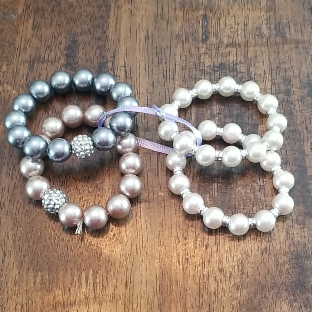 Lot of 4 faux pearl stretch bracelets